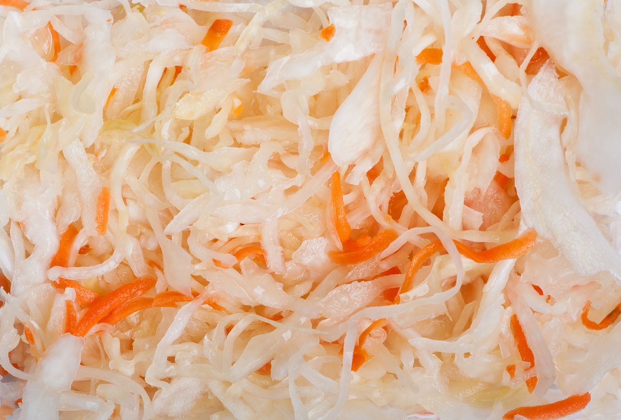 Większość nie wie, co oznacza taki wygląd kiszonej kapusty. Porcja zdrowia ląduje w koszu