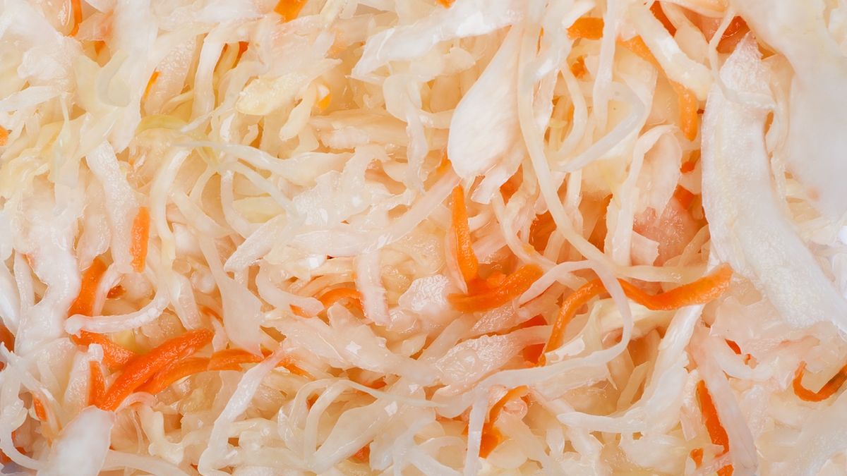 Większość nie wie, co oznacza taki wygląd kiszonej kapusty