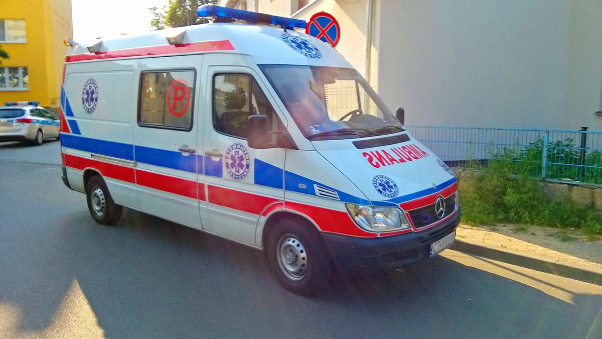 Karetka z 91-letnią pacjentką czekała