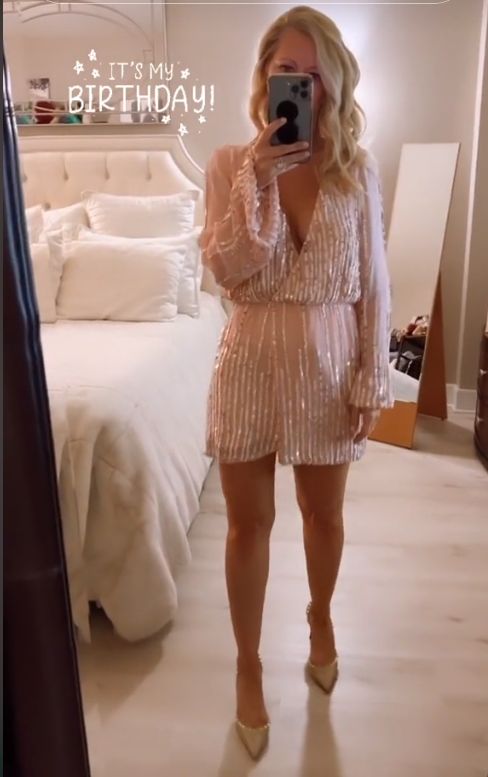 The 52-year-old influencer shows off her styles. This is how she responds to criticism.