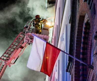 Palił się hotel Metropol w Śremie. Wielu strażaków walczyło z ogniem