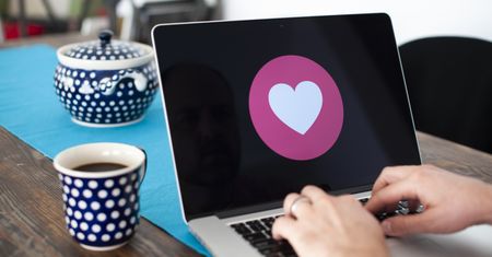 Emotki mogą być uznane za molestowanie. "To kwestia czasu"