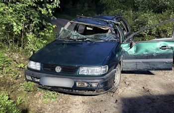 Koszmar po grillu. Samochód dachował, jedna osoba nie żyje