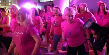 Legnica: Różowa Zumba w Collegium Witelona. Bo o zdrowie można dbać w rytmie muzyki