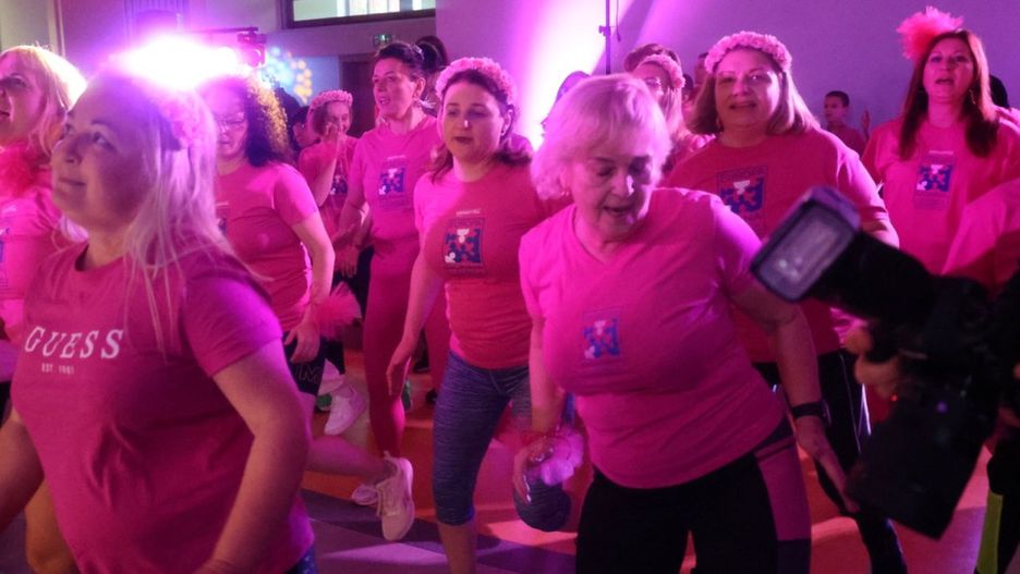 Różowa Zumba w Collegium Witelona (Wojciech Obremski lca.pl)