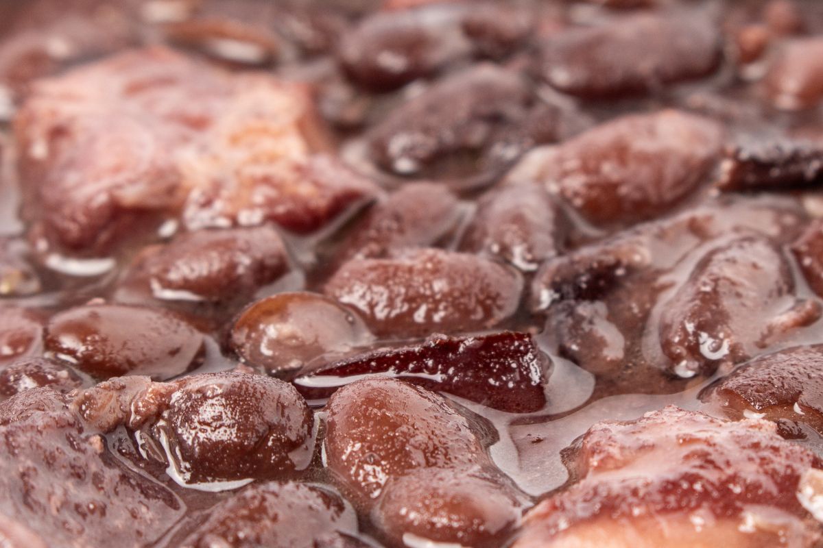 Feijoada to tradycyjne danie brazylijskie na bazie czarnej fasoli