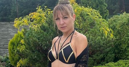 Magdalena Narożna w bikini i złotych klapeczkach. Można je kupić za grosze (ZDJĘCIA)