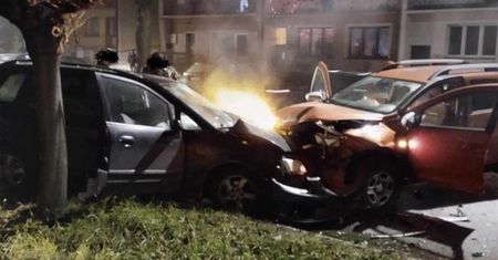 Groźny wypadek na Sandomierskiej i pożar samochodów [Foto]