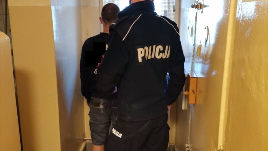 Jastrzębie Zdrój. Policjanci po pościgu zatrzymali dwóch poszukiwanych.