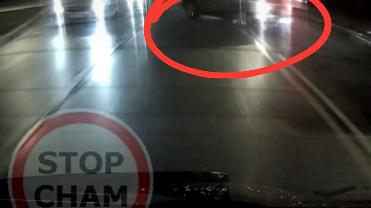 Kierowca jechał z taką prędkością, że stracił panowanie nad samo