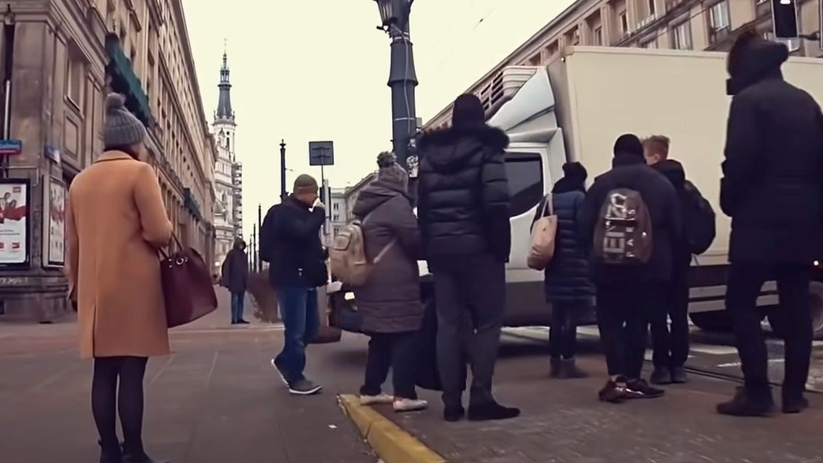 Kierowca dostawczaka w akcji