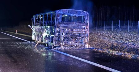 Stanął w ogniu. Dramatyczne chwile. Strażacy pokazali zdjęcia