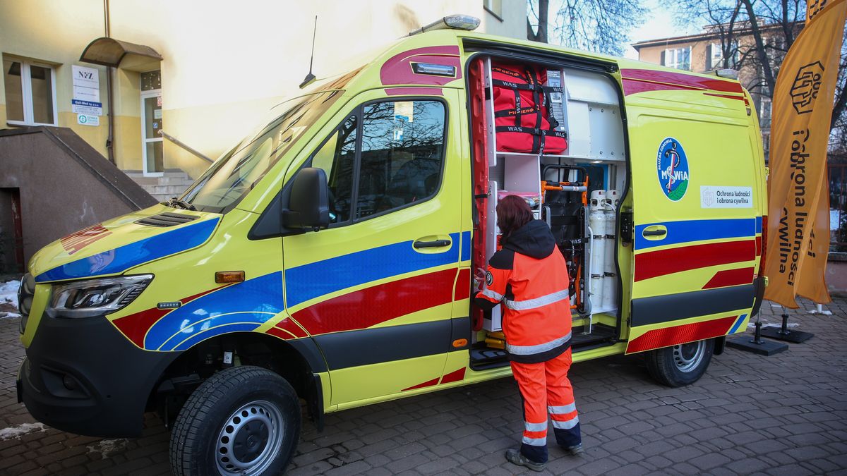 ambulans
Łukasz Gągulski
ambulans, dotacja, karetka, Ministerstwo Spraw Wewnętrznych i Administracji, MSWiA, obrona cywilna, program, sprzęt