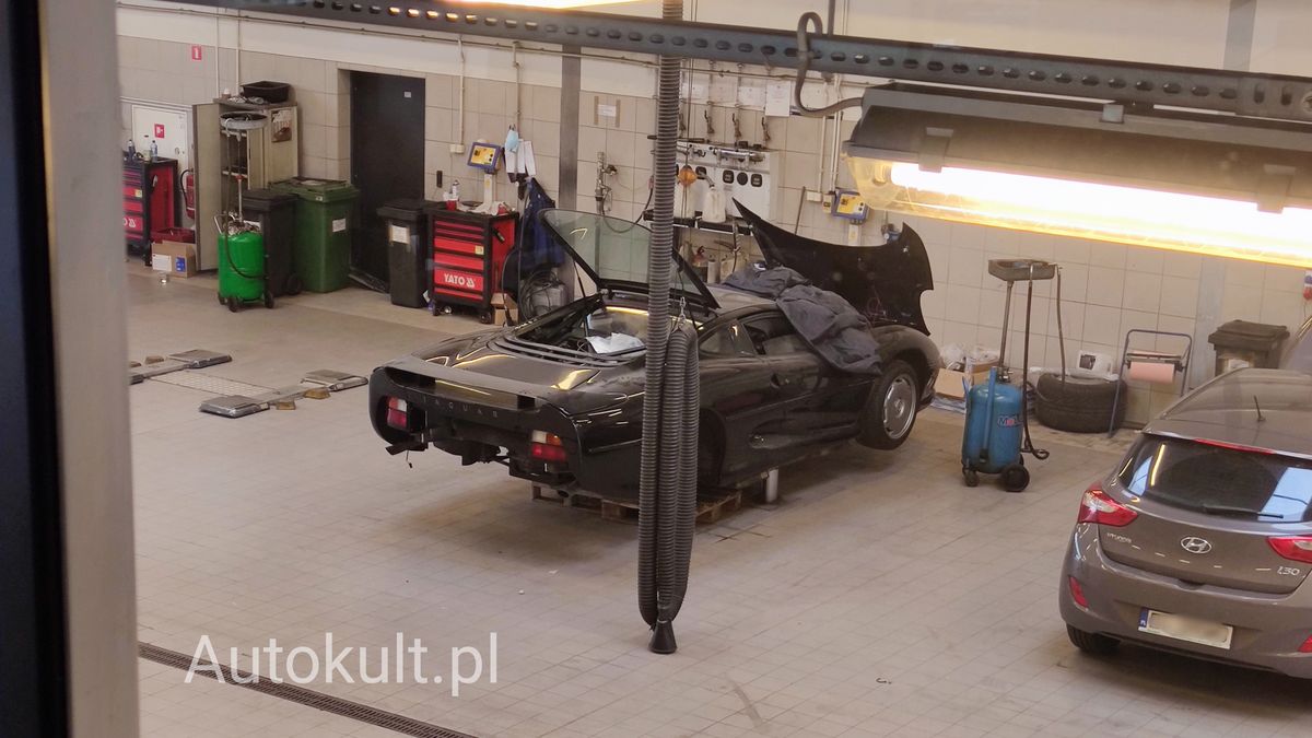 Aż musiałem dwa razy spojrzeć, żeby się upewnić, że to prawdziwy xj220