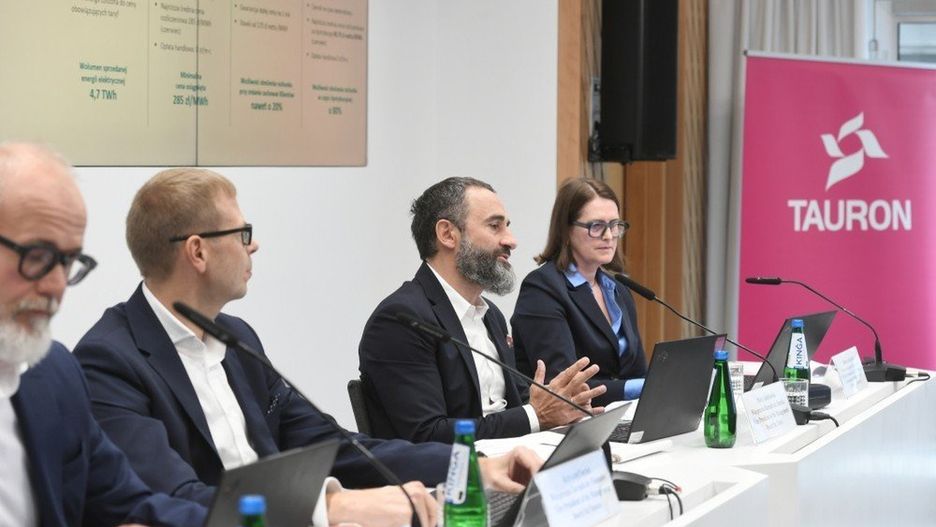 Tauron utrzymuje stabilną sytuację finansową, a wyniki za pierwsze półrocze 2025 roku są najlepsze w historii firmy. Spółka generuje większość zysków w segmencie dystrybucji, ale dobre rezultaty osiąga też w wytwarzaniu energii.