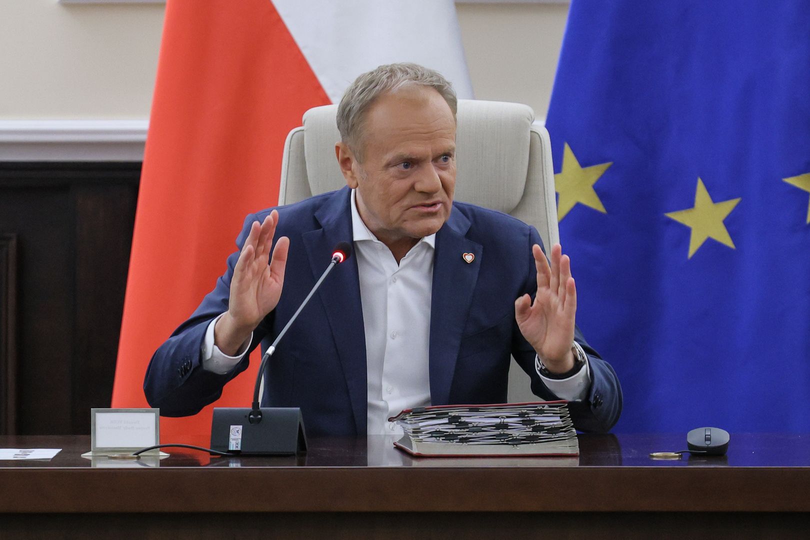 Warszawa, 29.04.2025. Premier Donald Tusk podczas posiedzenia rządu w siedzibie KPRM w Warszawie, 29 bm. Rząd zajmie się m.in. projektem założeń makroekonomicznych na lata 2025-2029. Członkowie Rady Ministrów omówią także projekt sprawozdania z wdrażania planu budżetowo-strukturalnego. (jm) PAP/Rafał Guz