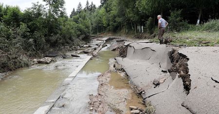 Dotkliwe skutki nawałnic w Polsce. Ewakuowano setki dzieci