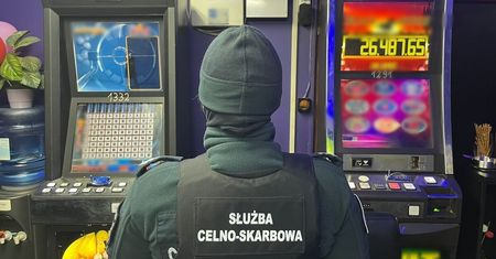 Nalot na nielegalne automaty do gier w Lublinie. Celnicy zlikwidowali sześć punktów i zabezpieczyli 27 automatów
