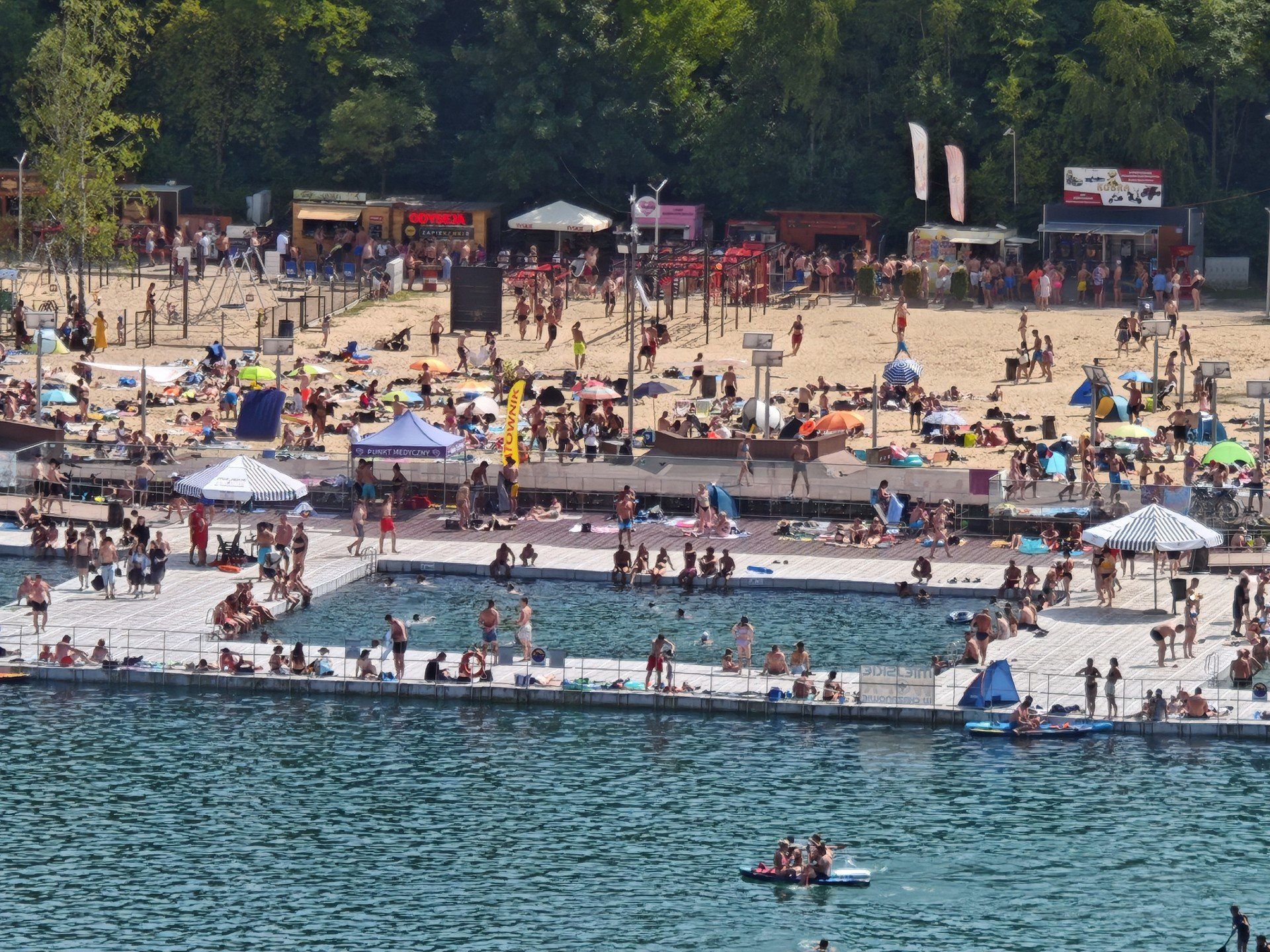 Kąpielisko Balaton w upalną lipcową niedzielę 