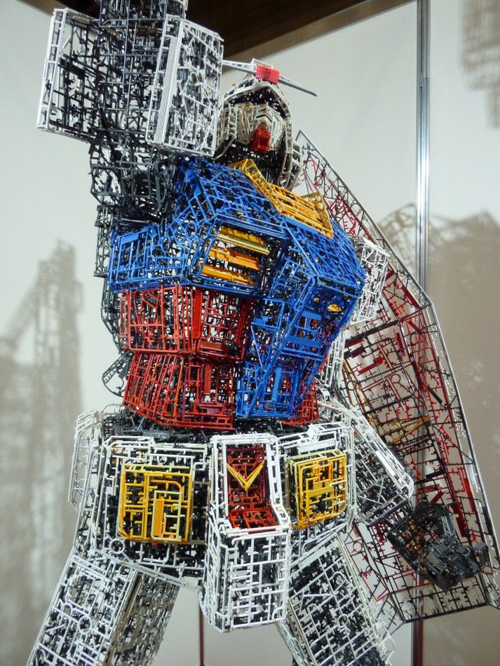 3-metrowy robot z plastiku 2