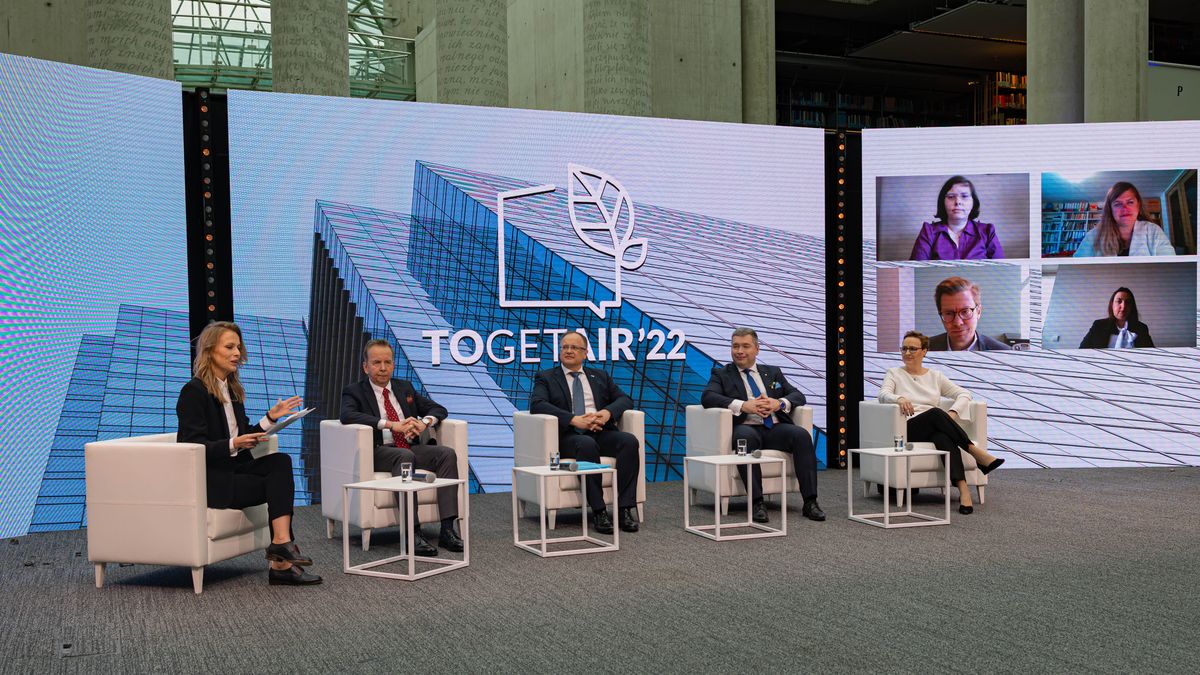 Debata "Europejska bezemisyjna gospodarka. Międzynarodowa debata podczas TOGETAIR 2022" 