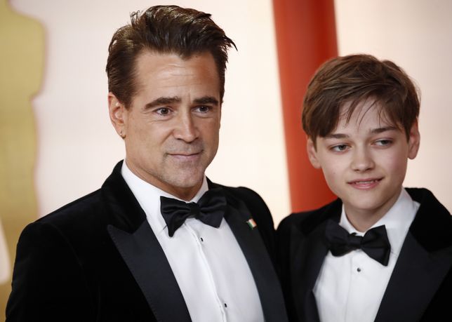 Arrivals - 95th Academy Awardsepa10518388 Colin Farrell (L) and Henry Tadeusz Farrell (R) arrive for the 95th annual Academy Awards ceremony at the Dolby Theatre in Hollywood, Los Angeles, California, USA, 12 March 2023. The Oscars are presented for outstanding individual or collective efforts in filmmaking in 24 categories.  EPA/CAROLINE BREHMAN Dostawca: PAP/EPA.CAROLINE BREHMAN