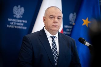 "Zaczęło się". Sasin straszy cudzoziemcami. Co oznacza pismo krążące po Podlasiu?