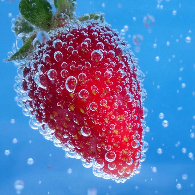 DIVING STRAWBERRY