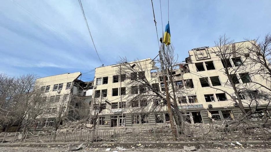  Mariupol, Ukraina, 18.03.2022. Zniszczenia po rosyjskim ataku w Mariupolu, 17 bm. Trwa inwazja Rosji na Ukrainę. (amb) PAP/Ukraine in Crisis

