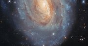 Hubble polował na supernowe. Na zdjęciu galaktyki pojawiła się linia