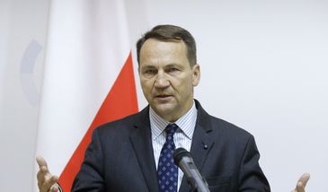 Ukraińcy nie chcą wracać do kraju i walczyć? Sikorski ma pomysł