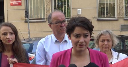 Lewica broni aktywistek LGBT. Wcześniej wywieszały tęczowe flagi. "Ich zatrzymanie to skandal"