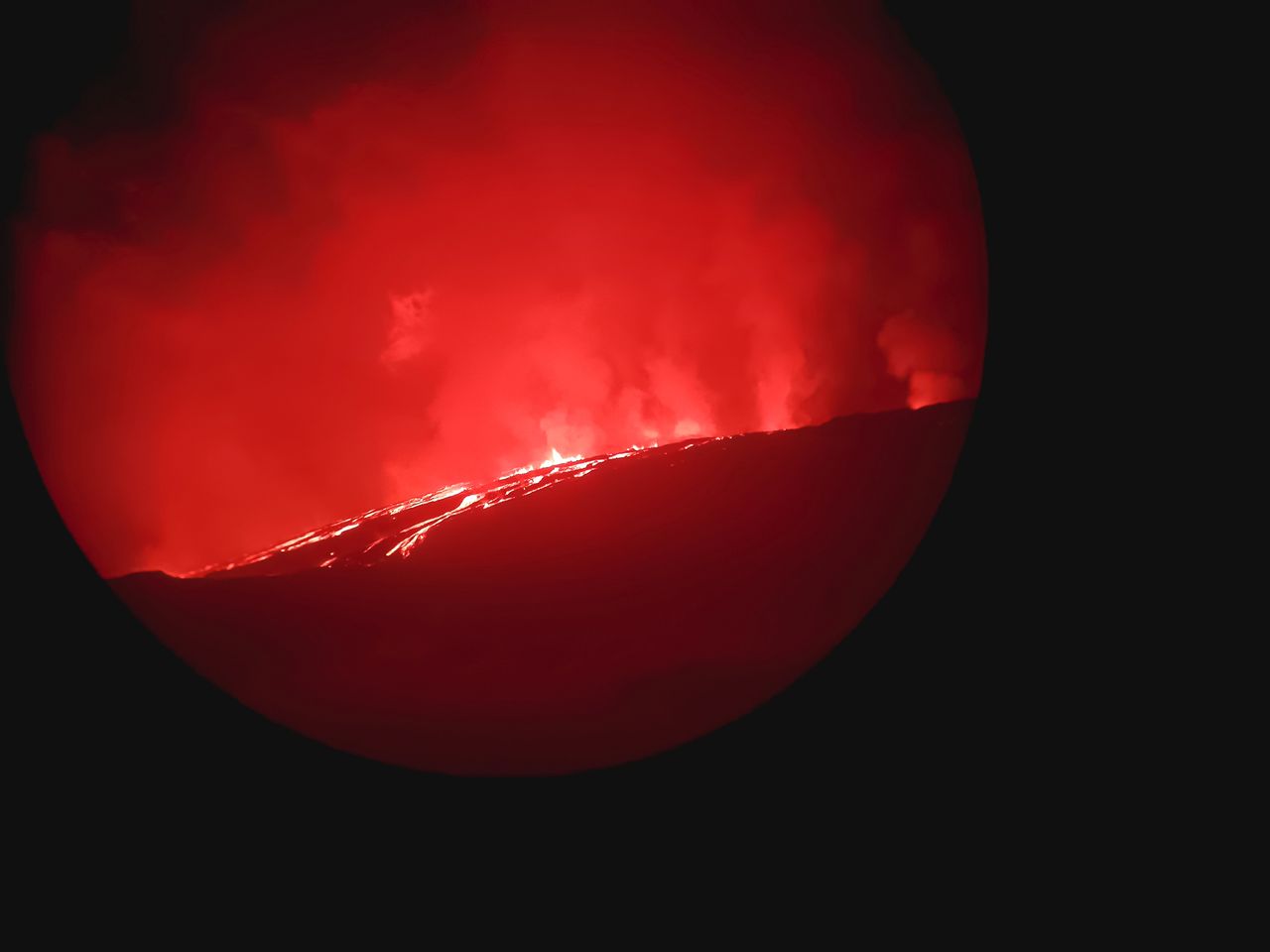 Huge volcano eruption on Galapagos Islands