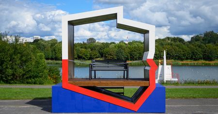 "To nie są ławki". Kuriozalne tłumaczenie w sprawie kontrowersyjnego projektu