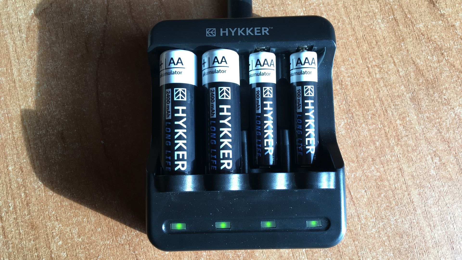Akumulatory i ładowarka Hykker. Testujemy źródła energii z Biedronki 6