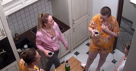 Imprezę "gwiazd" TVN nagrały kamery. Rano nie było czego zbierać. Piły z...