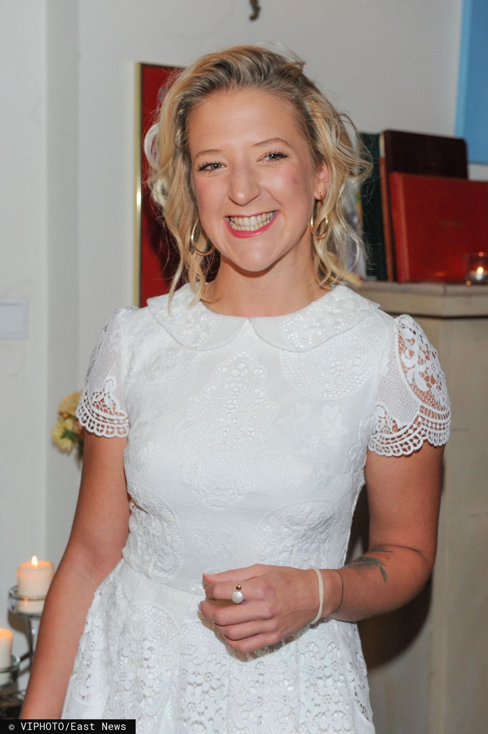 Lara Gessler na imprezie