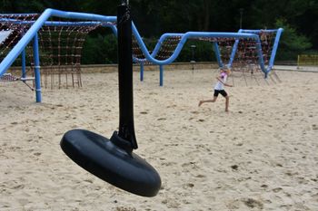Dziecko uszkodziło kręgosłup na placu zabaw w Chorzowie