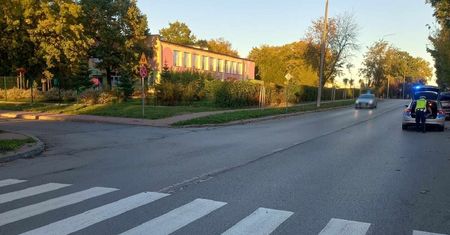 Kierowca Mitsubishi wymusił pierwszeństwo. Potrącił 12-letniego rowerzyste w Kraśniku. Nagranie ku przestrodze