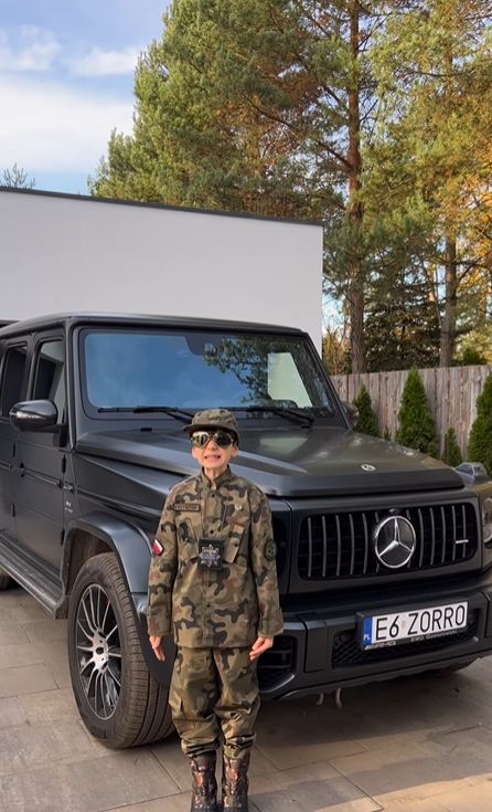 Krzysztof junior Rutkowski przy Mercedesie