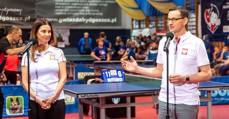 Zawiadomienie o "fikcyjnym zatrudnieniu" minister PiS. "Zaspokojenie jej potrzeb finansowych"