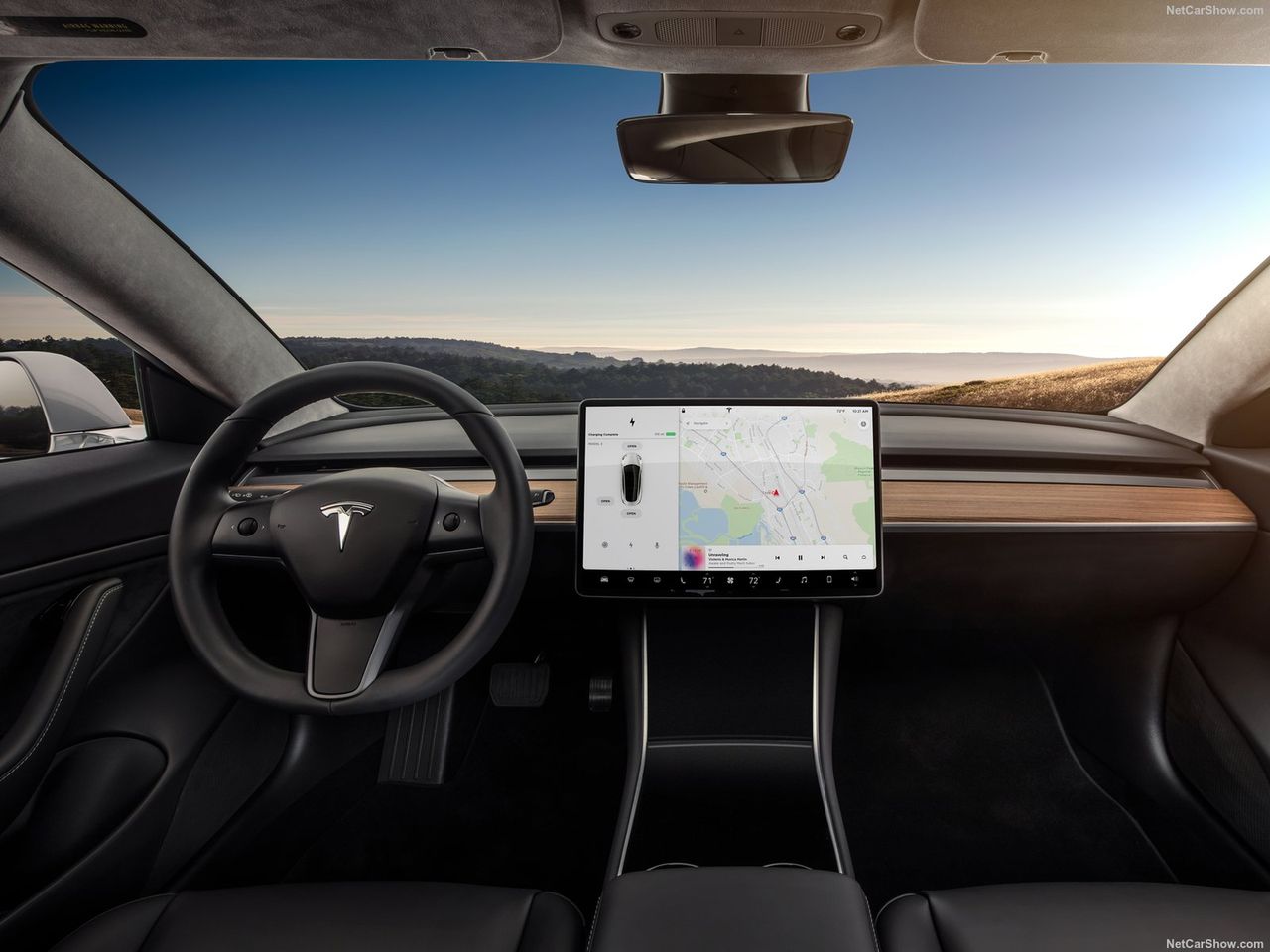 Tesla Model S z nowym wnętrzem. Czy tak wygląda minimalizm kosztem bezpieczeństwa?