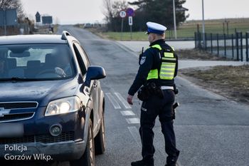 Nowe przepisy nie dały kierowcom do myślenia. Policja podsumowała pierwszy miesiąc