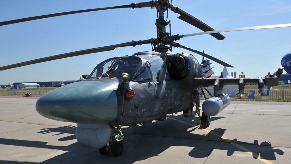 Targi lotnicze w Moskwie
Fot.: Wojtek Laski / East News  12. Miedzynarodowy Salon Lotniczy i Kosmiczny MAKS-2015. Zukowski, obwod moskiewski, Rosja, 25.08.2015.
N/z: smiglowiec uderzeniowy Kamow Ka-52, znany tez pod kryptonimem Aligator.
Wojtek Laski