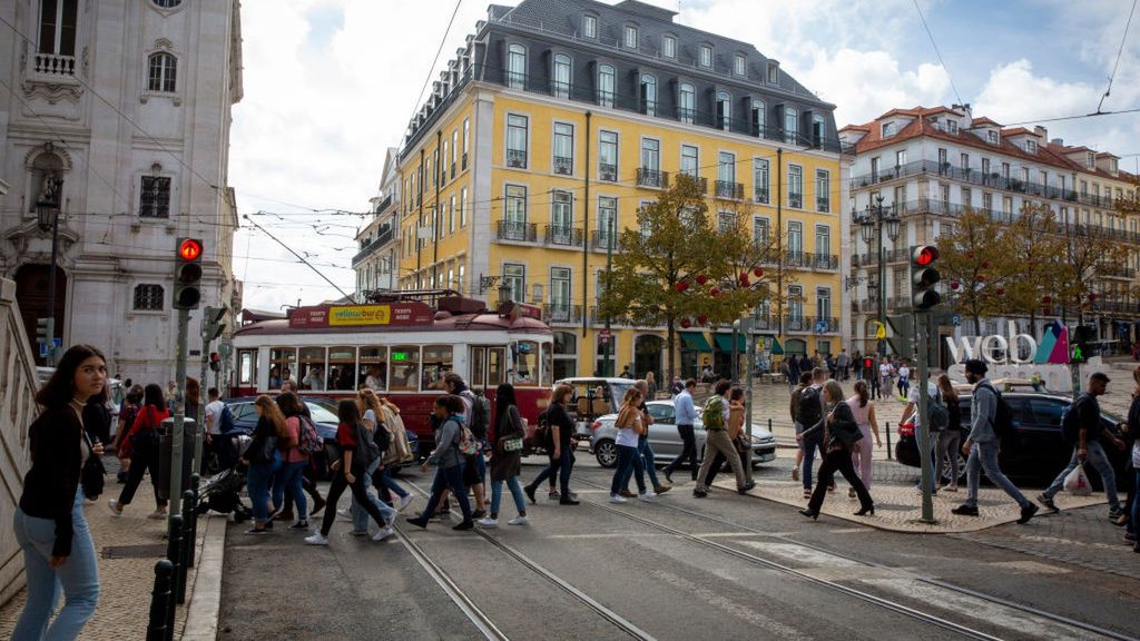 W tramwajach oraz na ulicach Lizbony potrafi być bardzo tłoczno