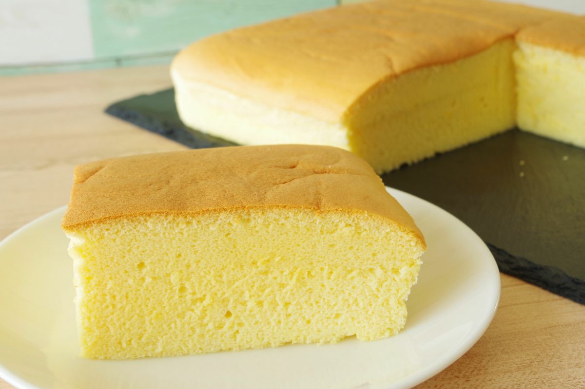 Fluffy castella cake