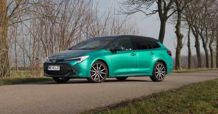Test: Toyota Corolla TS 2.0 Hybrid - bestseller na bogato