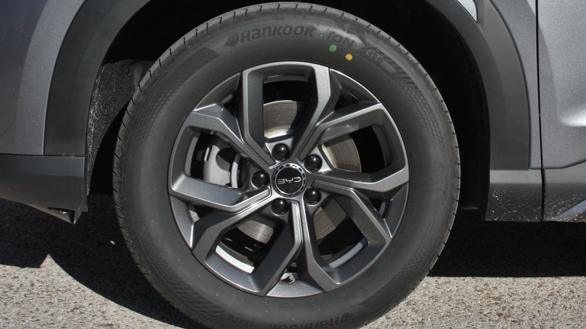 Kropki na oponach wyglądają zagadkowo