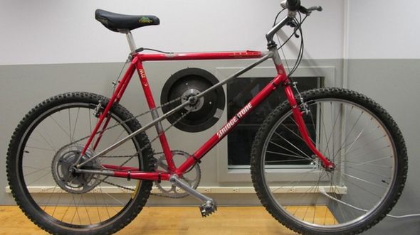 Rower + koło zamachowe = rower z dopalaczem [wideo] 1