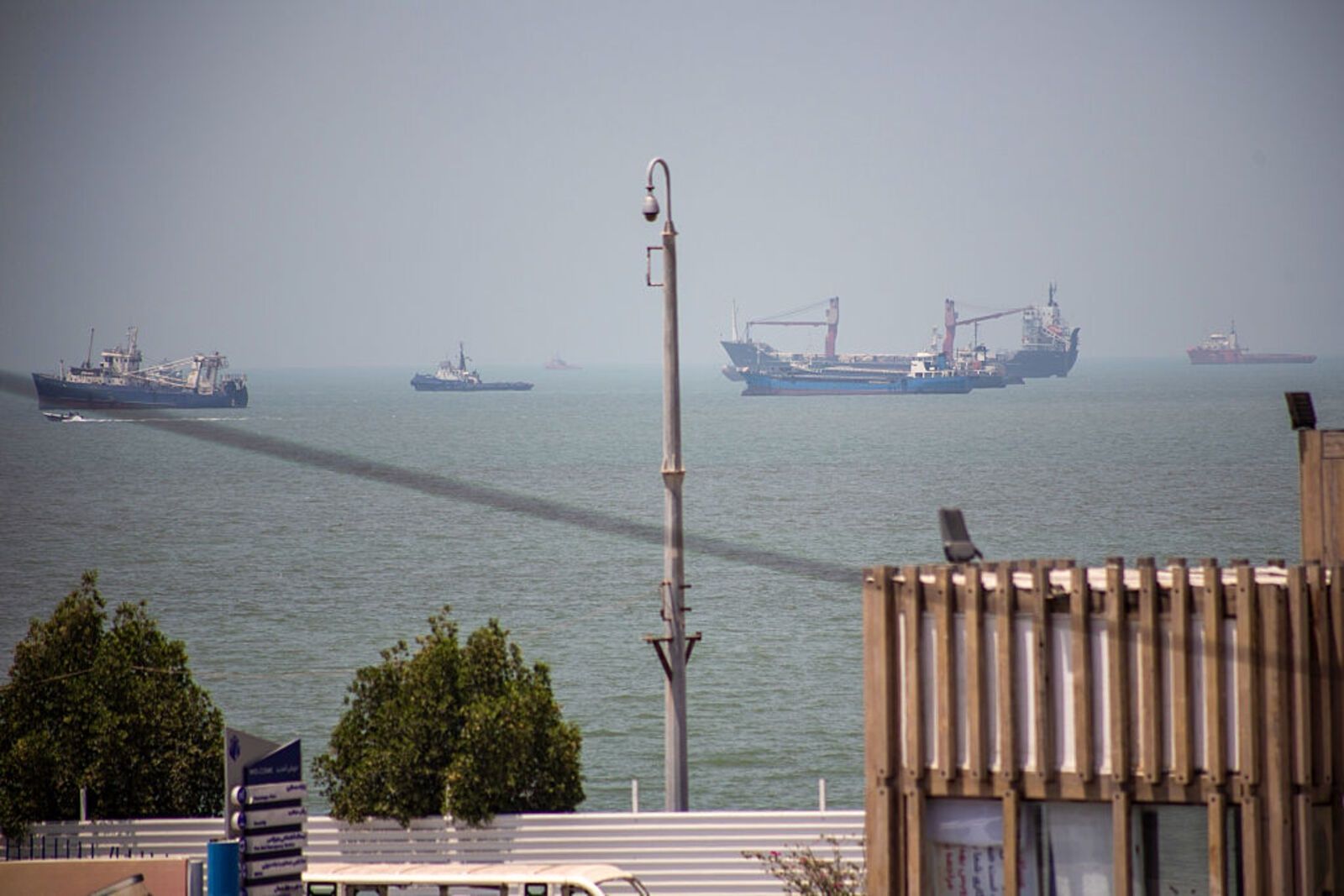 Cieśnina Ormuz w ogniu konfliktu: Jak Iran zmienia zasady gry w globalnym transporcie